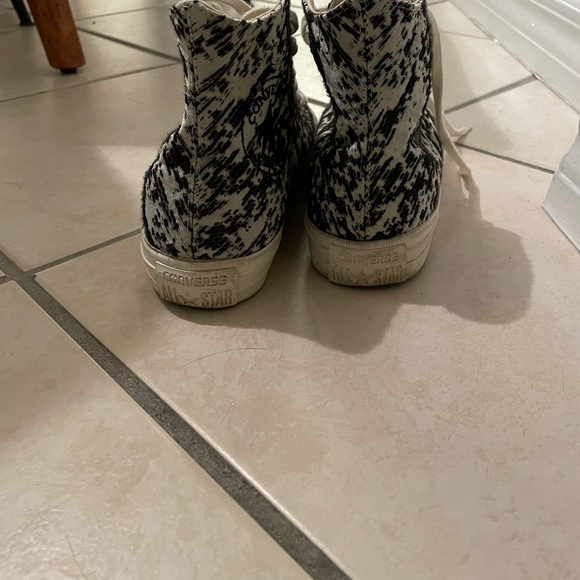 Women’s black and white converse - Picture 2 of 3